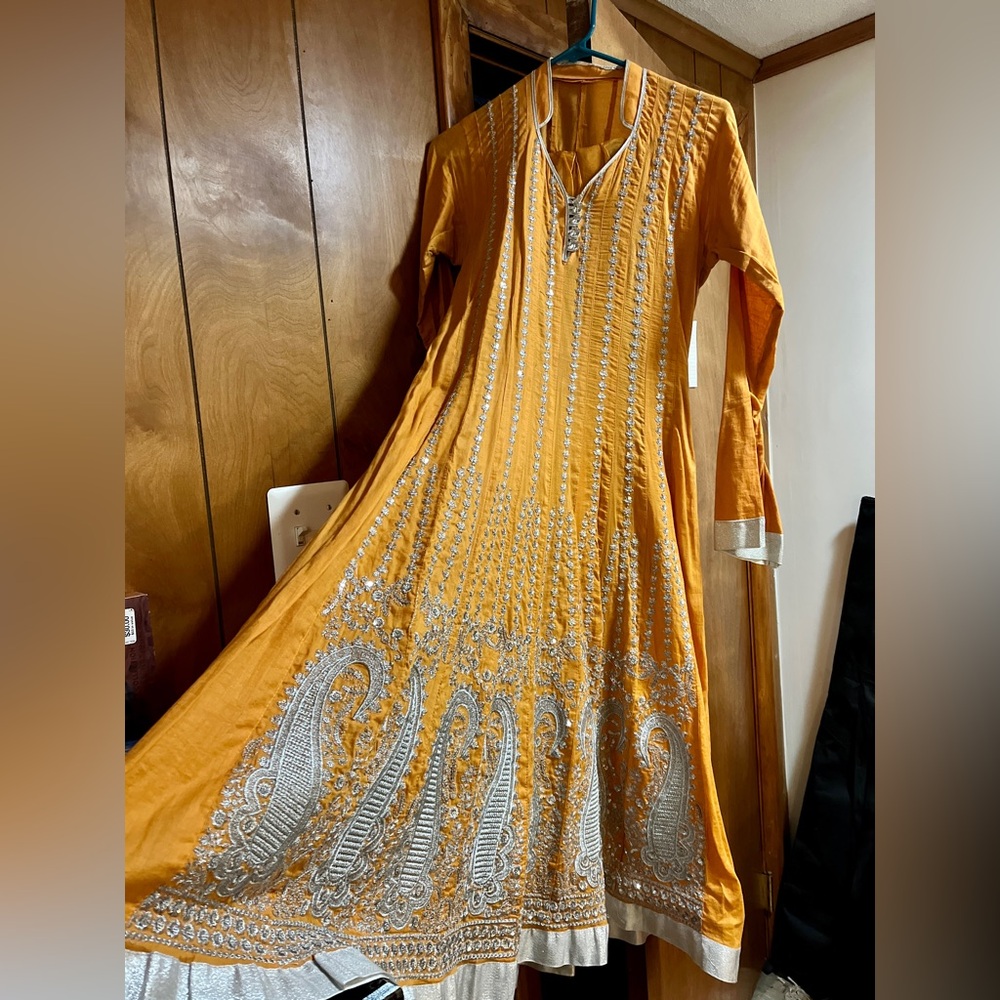 Beautiful orange anarkali dress comes with a scarf (dupatta) and pants (shalwar) - Picture 3 of 4